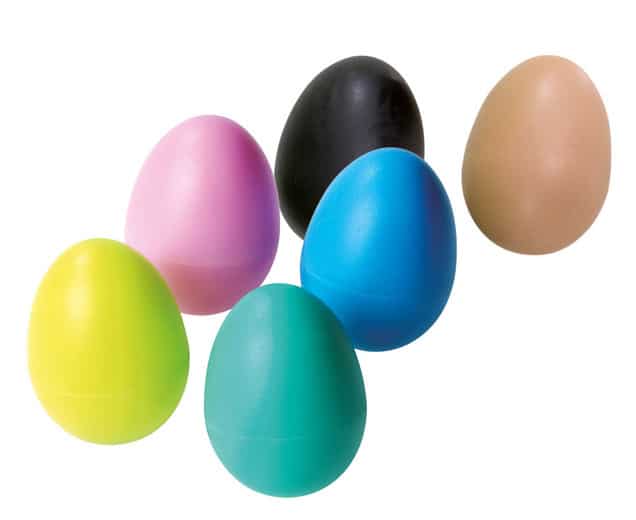 Zes kleurrijke maracas muziekeieren in geel, groen, blauw, roze, zwart en bruin, perfect voor percussie en muziekonderwijs.