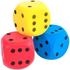 Drie schuim dobbelstenen in geel, blauw en rood, met een diameter van 16 cm, geschikt voor buitenles en rekenen.