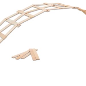 Houten constructie latjes, 99 stuks, met enkele latjes en een boogvormige constructie zichtbaar.