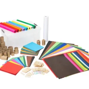 Grote creatieve set met kleurrijk papier, kartonnen buizen en knutselmaterialen in een opbergdoos. Perfect voor knutselen.
