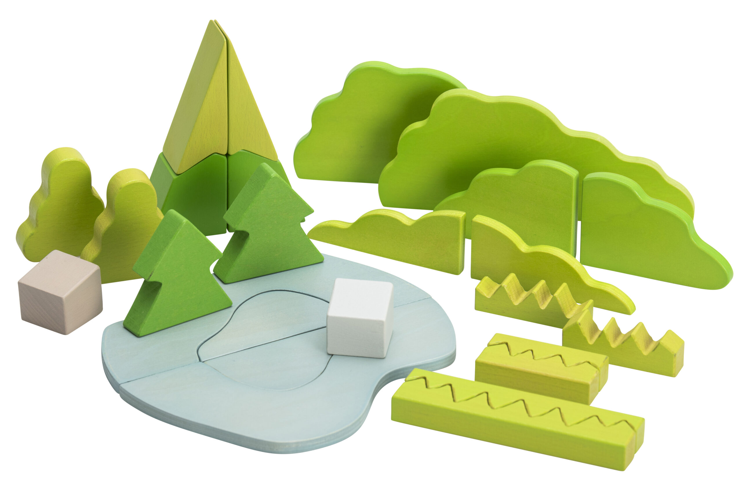 Bouwstenen Natuur met groene bomen, een meer en diverse vormen voor creatief spel in de bouwhoek.