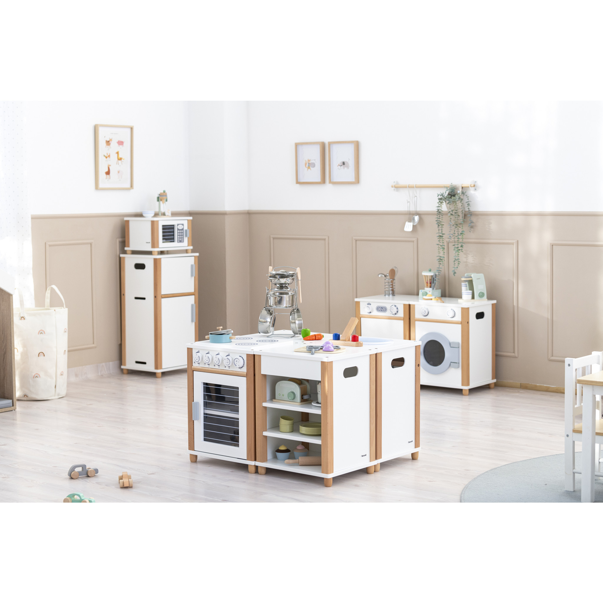 Kookeiland 4-dlg met fornuis, oven, gootsteen en opbergruimte, ideaal voor rollenspel in de poppenhoek.