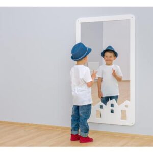 EduCasa Spiegel Stad voor kinderen, met witte lijst en huisjes, bevordert zelfbewustzijn bij peuters.