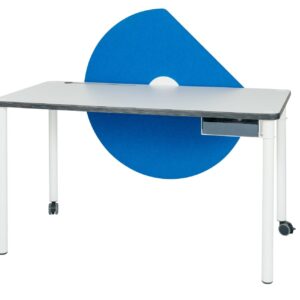 FLEX CREATOR bureau met een wit blad, blauwe achterwand en wieltjes voor mobiliteit, ideaal voor samenwerking in het onder...