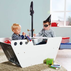 Speelschip Captain Jack met twee kinderen die tekenen en spelen, inclusief piratenaccessoires en opbergruimte.