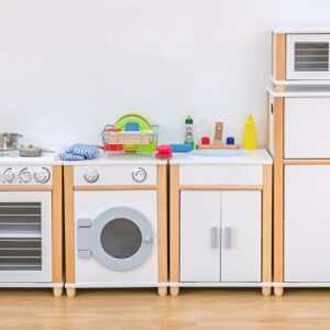 Complete 7-delige keukenhoek met kookplaat, wasmachine, koelkast en accessoires voor jonge sterrenkoks.