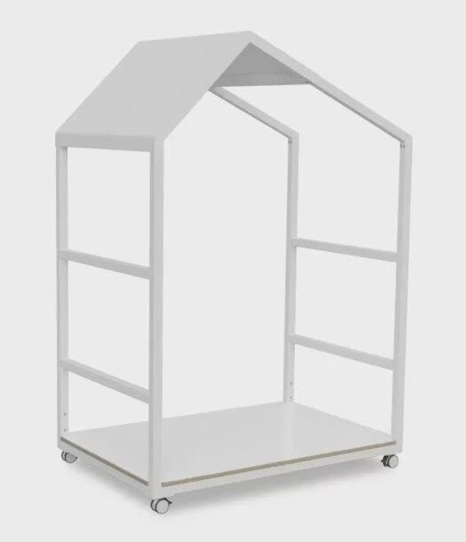 Witte mobiele huisstructuur met een dakvorm, op wielen, ideaal voor flexibele onderwijstoepassingen.