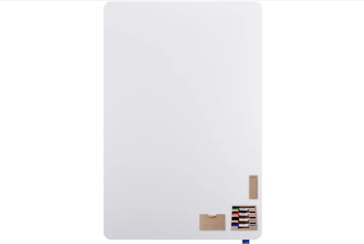 Magnetisch e³™ CeramicSteel whiteboard met accessoires, biedt optimale schrijf- en wisbaarheid. Geschikt voor onderwijs.