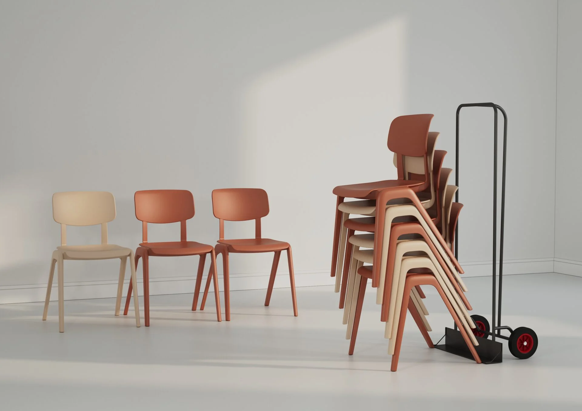 Stapelbare Sutton schoolstoelen in retrostijl, in oranje en beige, staan in een lichte ruimte met een handkar.