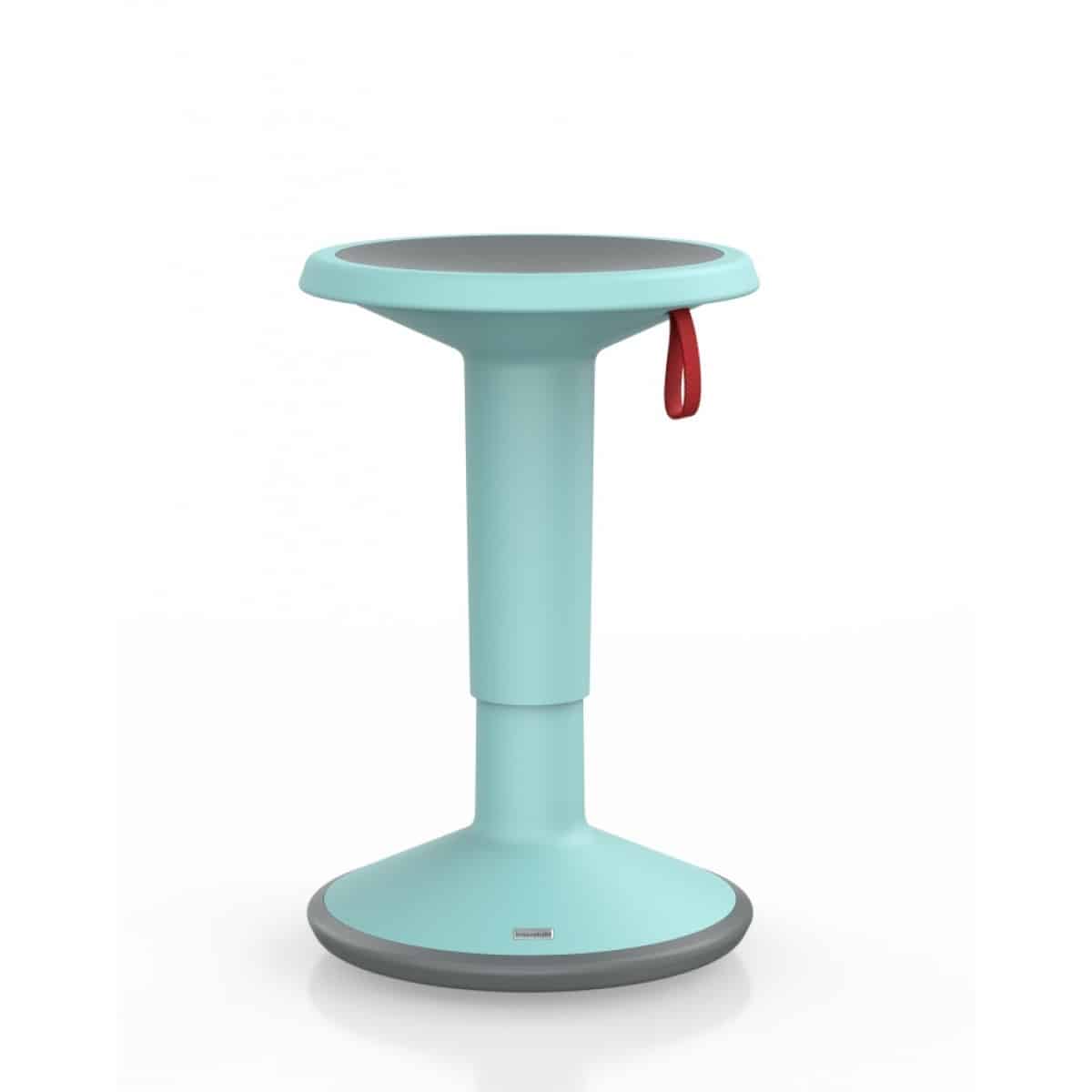 Hoogte verstelbare wiebelkruk in ijsblauw met grijs zitvlak en rode trekband, ideaal voor dynamisch zitten.