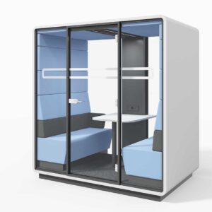 Xilent Geluidsdichte Cabine met akoestische wanden, glazen deuren en zitplaatsen voor rustige gesprekken en concentratie.