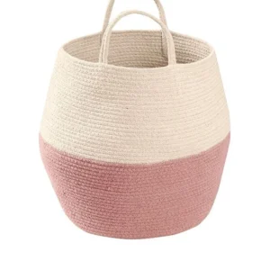 Handgemaakte opbergmand met handvatten in beige en roze, ideaal voor stijlvolle organisatie in de speelhoek.