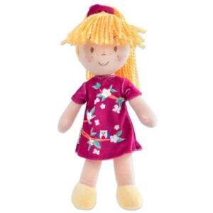 Zachte pop Lara met gewatteerde body, blonde haren en een paarse jurk met bloemen, ideaal voor knuffelen en spelen.
