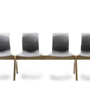 PRO Traverse onderstel met vier stoelen en twee tafeltjes, geschikt voor onderwijs en kantoor, biedt stabiliteit en duurza...