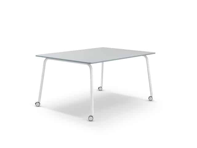 Ruime Teamtafel Work&Meet met robuust frame en wielen, ideaal voor samenwerking in onderwijsomgevingen.