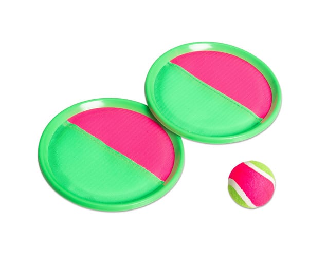 Vang- en werpspel met 2 groene batjes met roze klittenband en een bal in tennisstijl. Geschikt voor buiten.